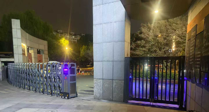 英龍智能 金剛1372-A+全手動平開小門入駐福杭州景威實驗學(xué)校